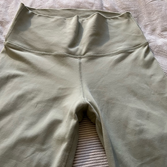 Aritzia | TnaLIFE Atmosphere Hi-Rise Legging in Faint Green - Size Medium - Picture 4 of 7